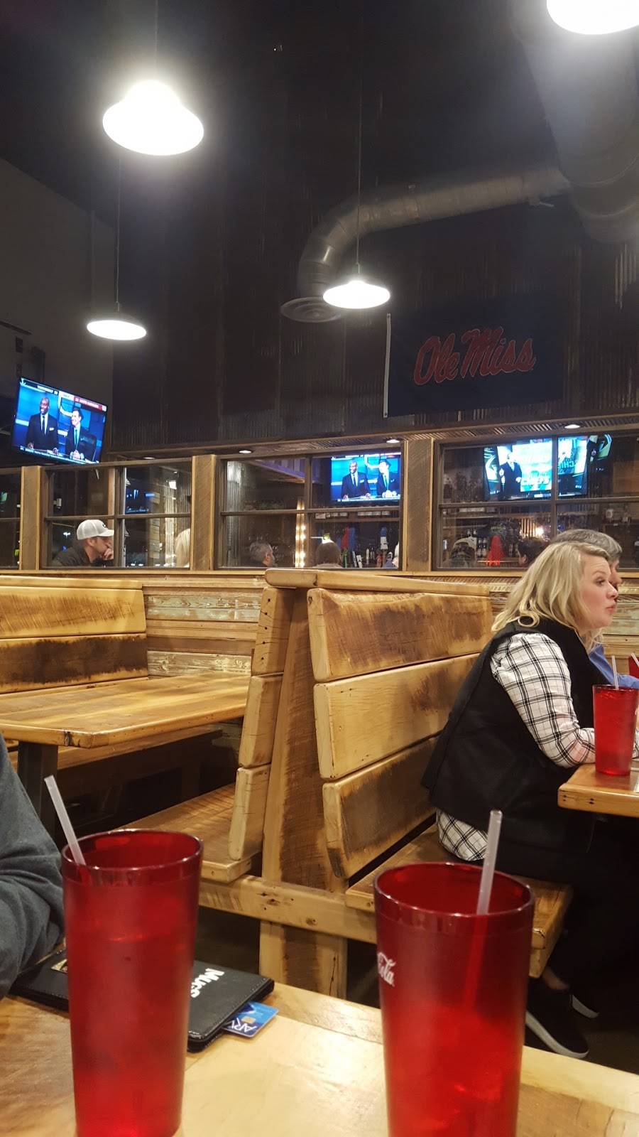 Mugshots Grill & Bar Oxford | restaurant | 1400 Merchants Dr, Oxford, MS 38655, USA | 6623805054 OR +1 662-380-5054