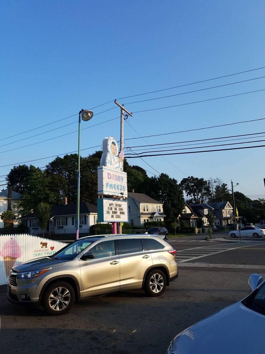 Dairy Freeze | restaurant | 635 Adams St, Quincy, MA 02169, USA | 6174719768 OR +1 617-471-9768