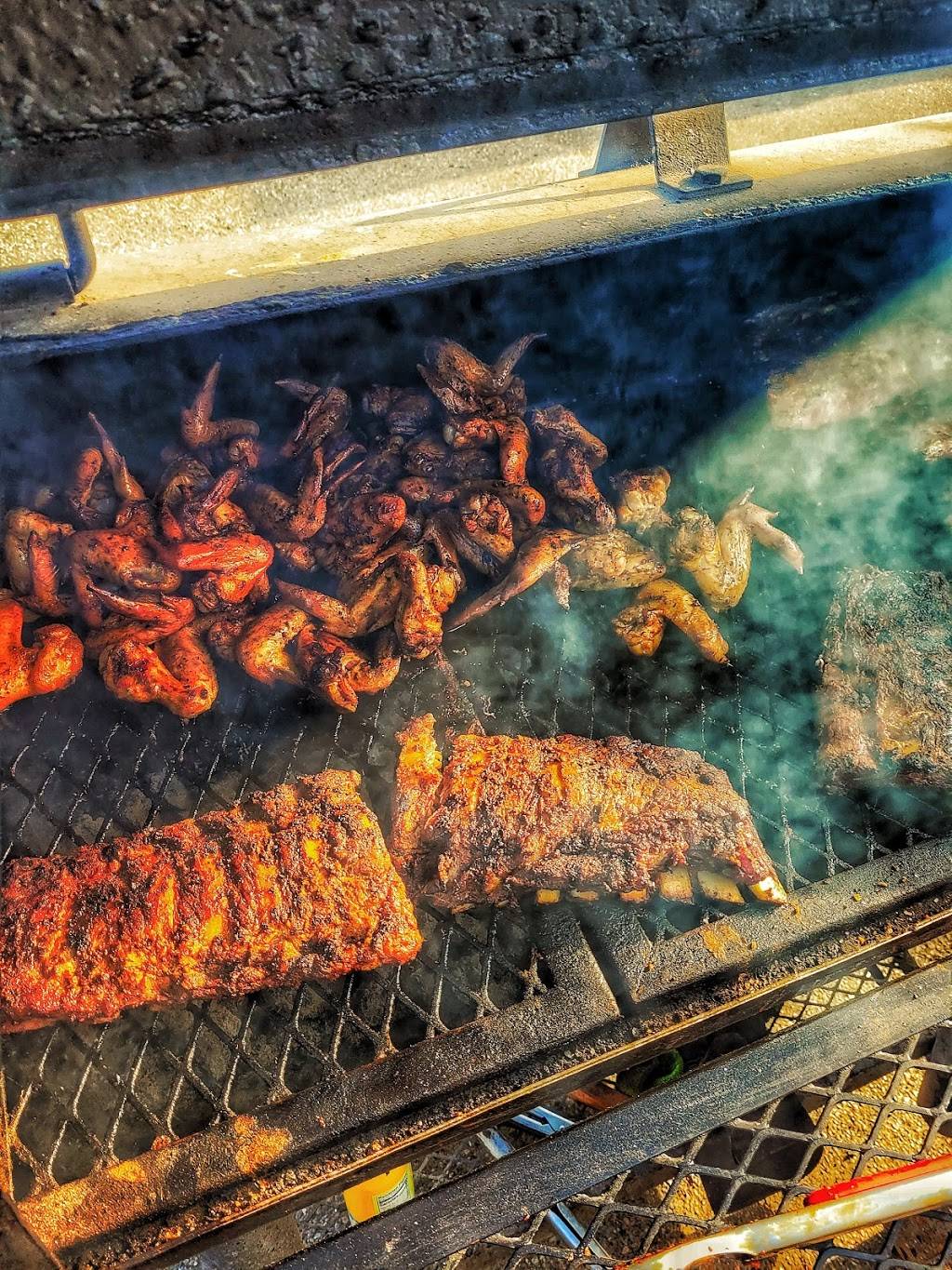 L and L Barbeque | restaurant | 19021 W 7 Mile Rd, Detroit, MI 48219, USA | 3139779485 OR +1 313-977-9485