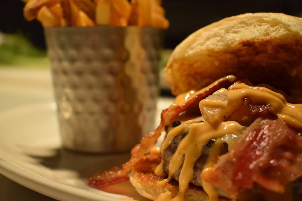 Surf Club | restaurant | 337 Thames St, Newport, RI 02840, USA | 4016195701 OR +1 401-619-5701