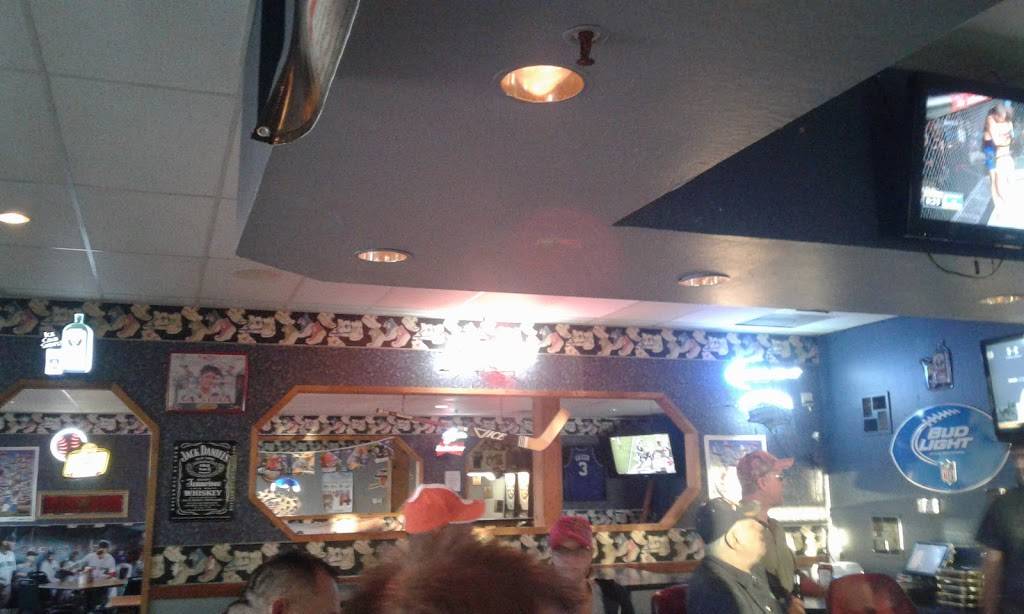 Sneakers Bar & Grill | restaurant | 13870 Stead Blvd A, Reno, NV 89506, USA | 7759725529 OR +1 775-972-5529