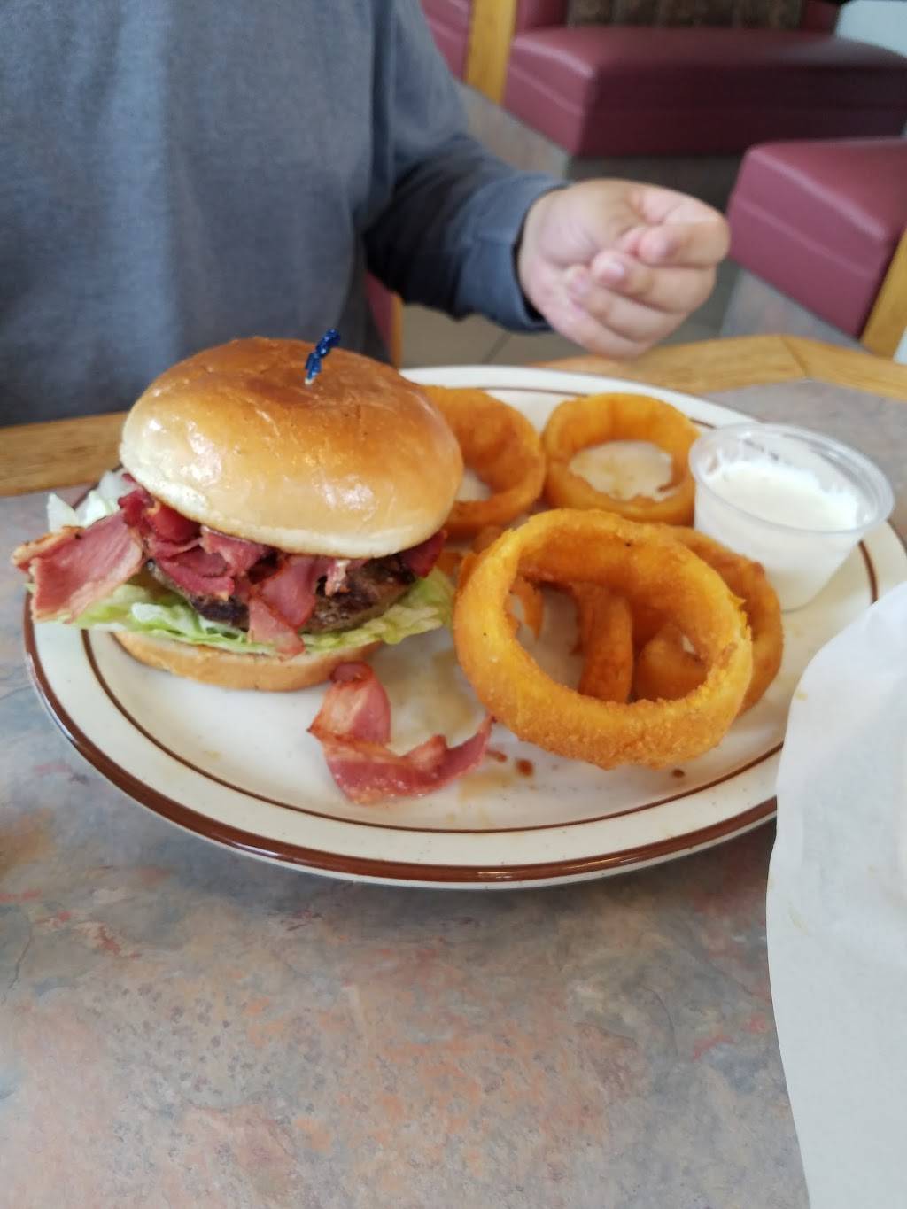 Toms Burgers 26 | restaurant | 1805 W Ave J, Lancaster, CA 93534, USA | 6617295777 OR +1 661-729-5777