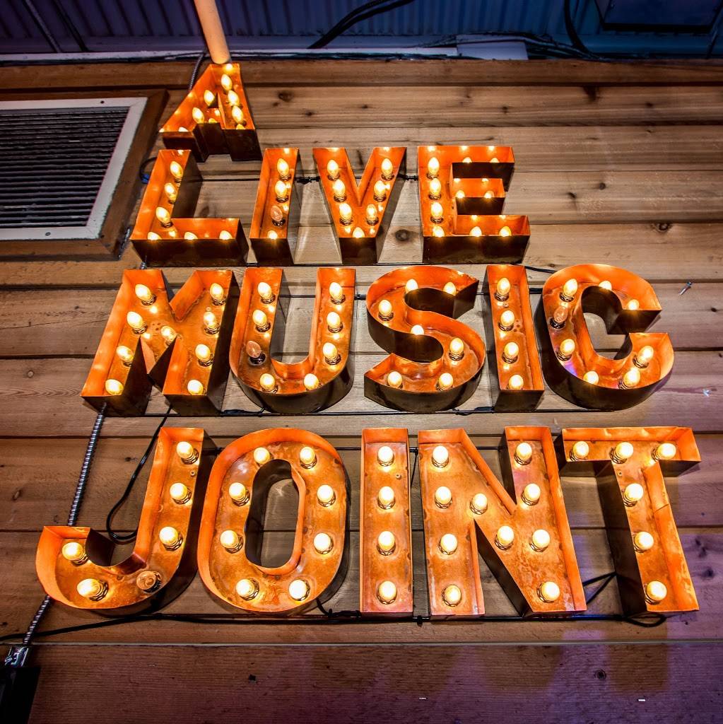 Tin Roof | restaurant | 32 Market Pl, Baltimore, MD 21202, USA | 4438738137 OR +1 443-873-8137