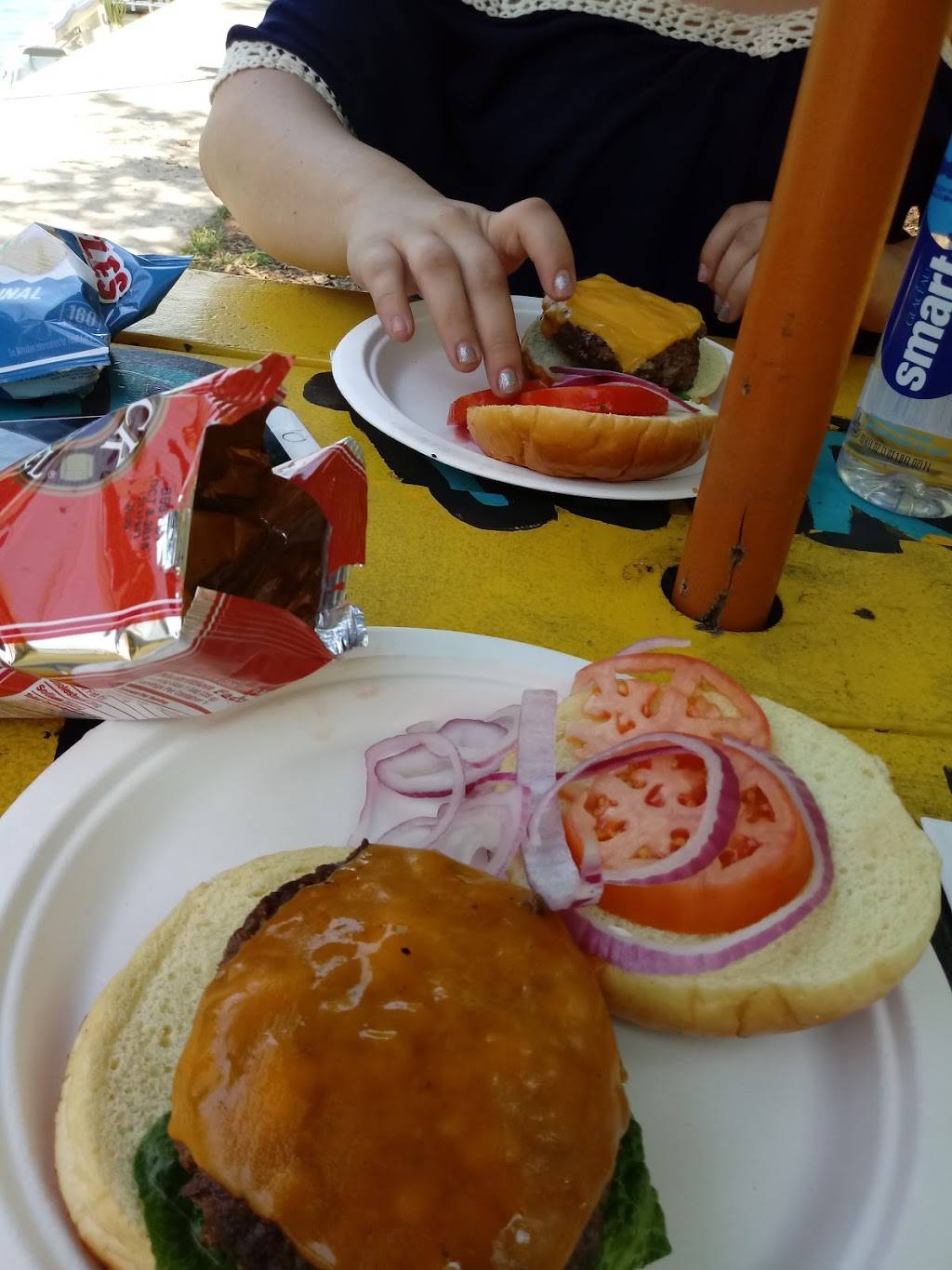 Island Party Hut | restaurant | 355 Chicago Riverwalk, Chicago, IL 60601, USA | 3126000488 OR +1 312-600-0488