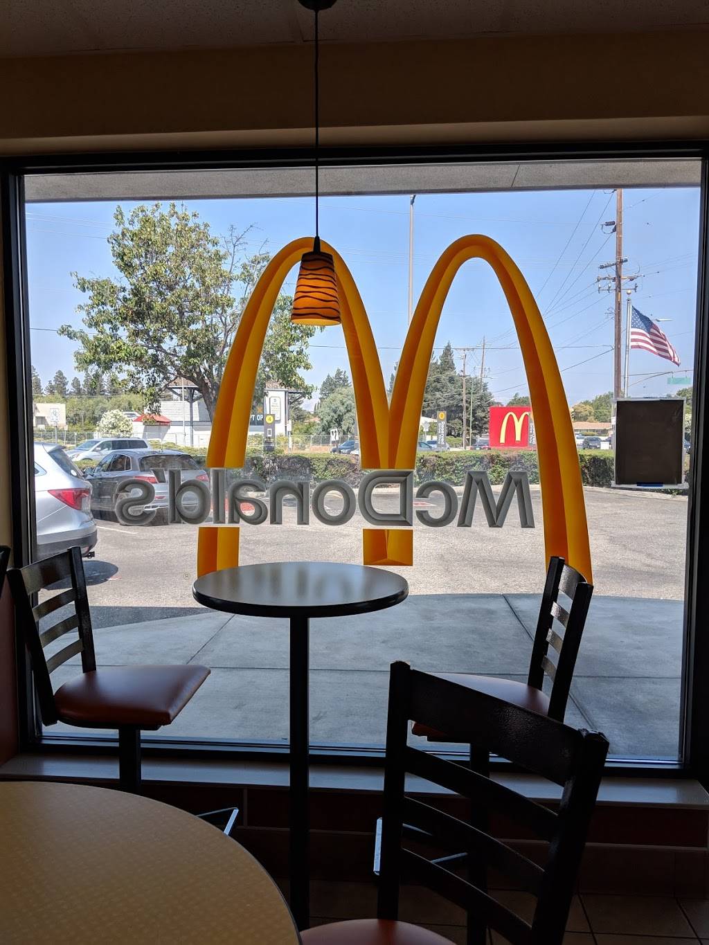 McDonalds | cafe | 1365 Blossom Hill Rd, San Jose, CA 95118, USA | 4082643223 OR +1 408-264-3223