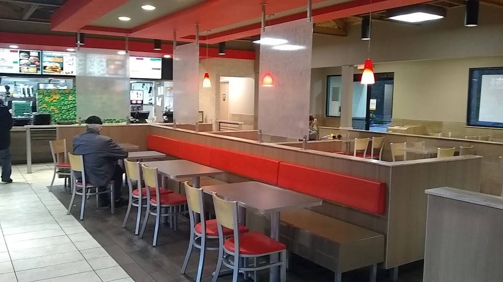 Burger King | restaurant | 2806 N Broadway, Knoxville, TN 37917, USA | 8655254327 OR +1 865-525-4327