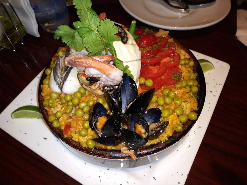 La Giraldilla On Hillsborough Ave | restaurant | 1003 W Hillsborough Ave, Tampa, FL 33603, USA | 8136447076 OR +1 813-644-7076