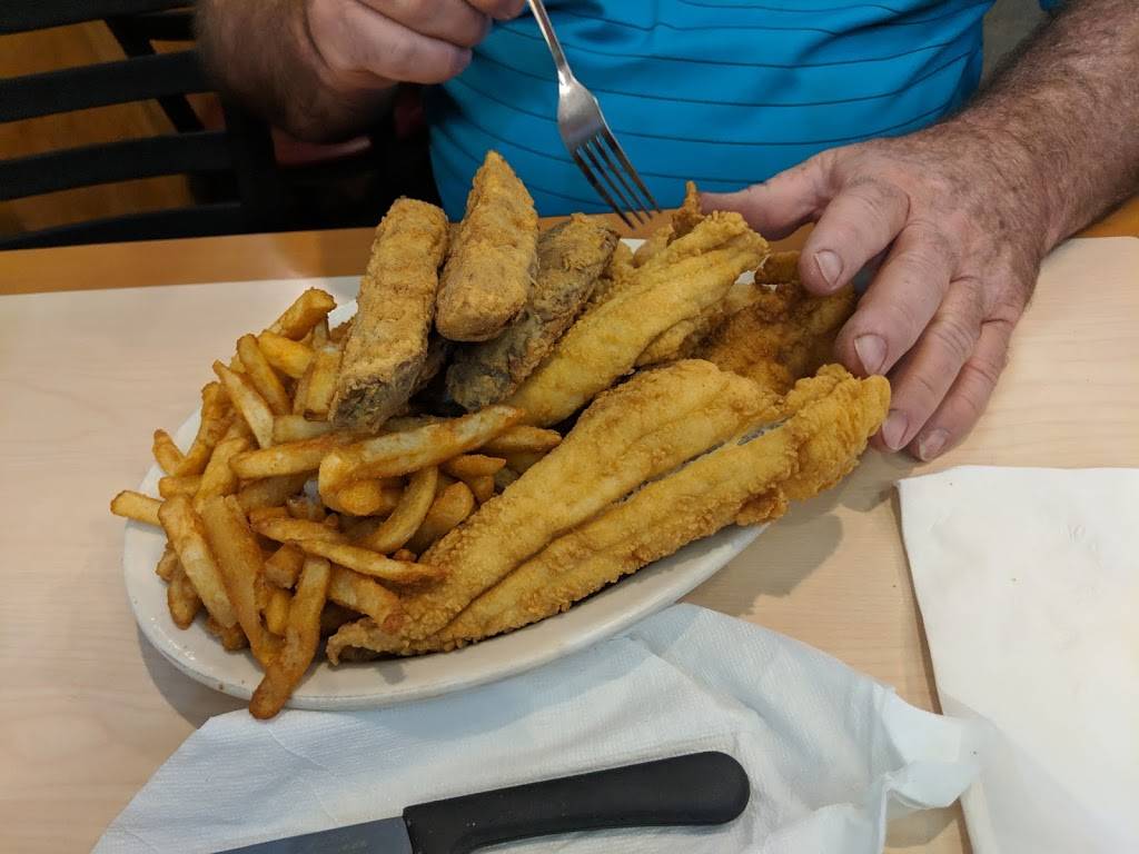 Captain Petes | restaurant | 1855 N Aspen St, Lincolnton, NC 28092, USA | 7042408006 OR +1 704-240-8006