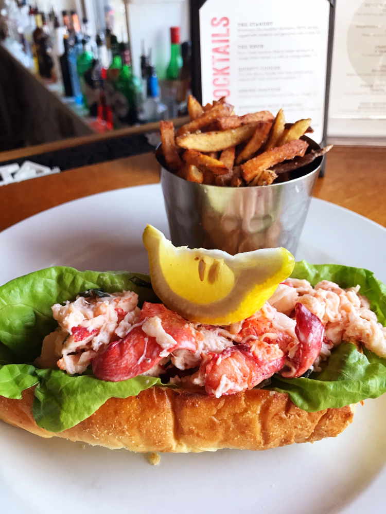 Quicks Hole Tavern | restaurant | 29 Railroad Ave, Woods Hole, MA 02543, USA | 5084950048 OR +1 508-495-0048