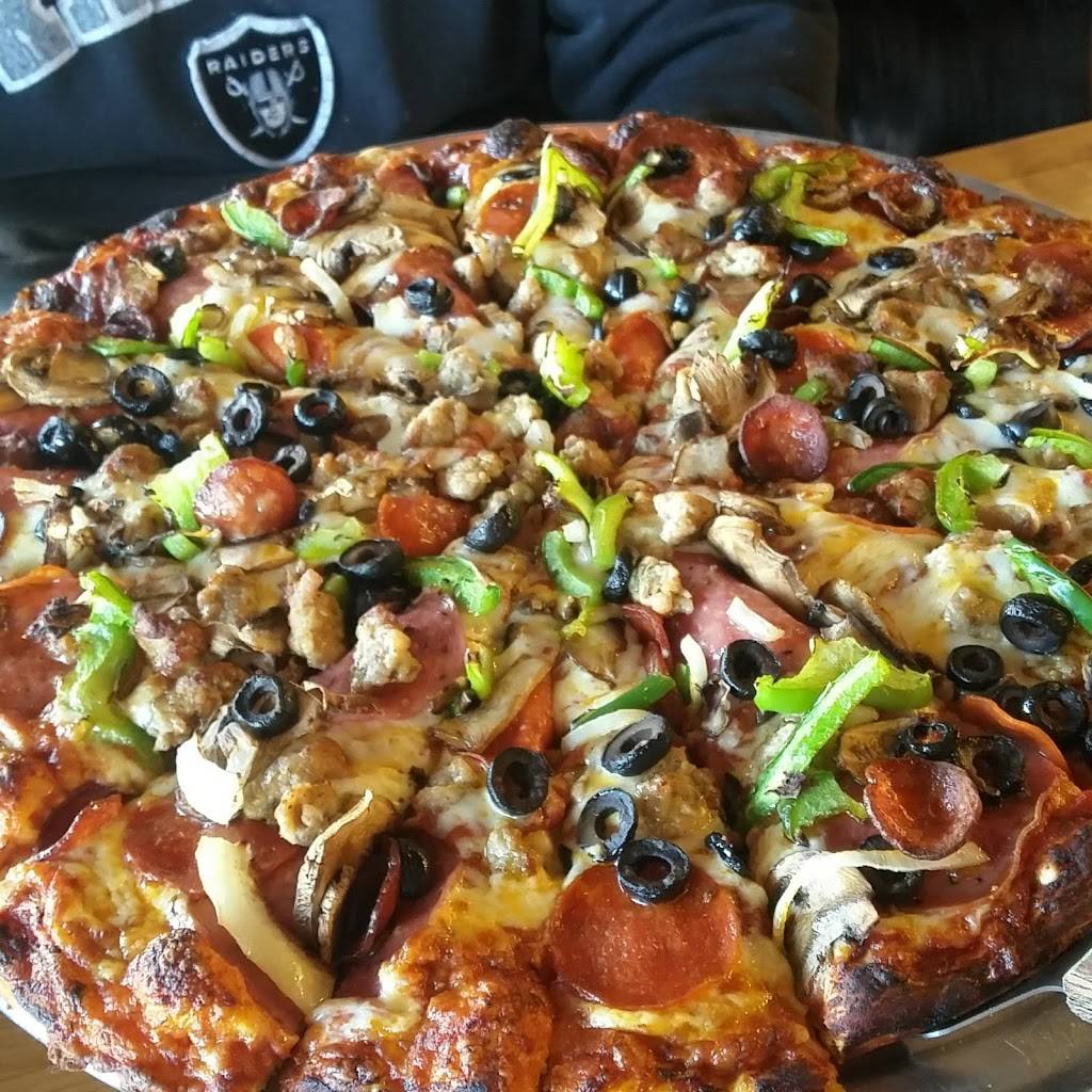 Round Table Pizza-Wings-Brew | meal delivery | 750 Admiral Callaghan Ln, Vallejo, CA 94591, USA | 7075523000 OR +1 707-552-3000
