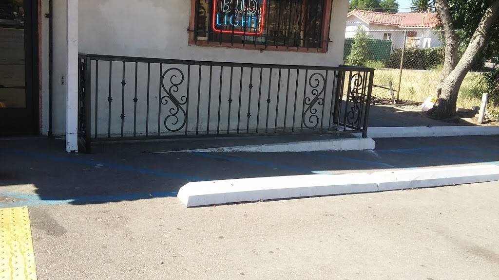 Johns Burger | restaurant | 1155 W 2nd St, San Bernardino, CA 92410, USA | 9098853932 OR +1 909-885-3932