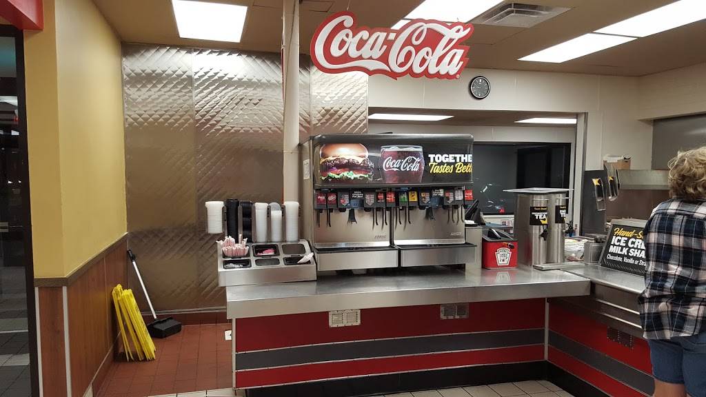 Hardees | restaurant | 401 E Sangamon St, Petersburg, IL 62675, USA | 2176324160 OR +1 217-632-4160