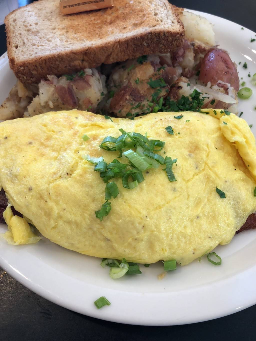 Foxs Restaurant | restaurant | 2352 Lake Ave, Altadena, CA 91001, USA | 6267979430 OR +1 626-797-9430