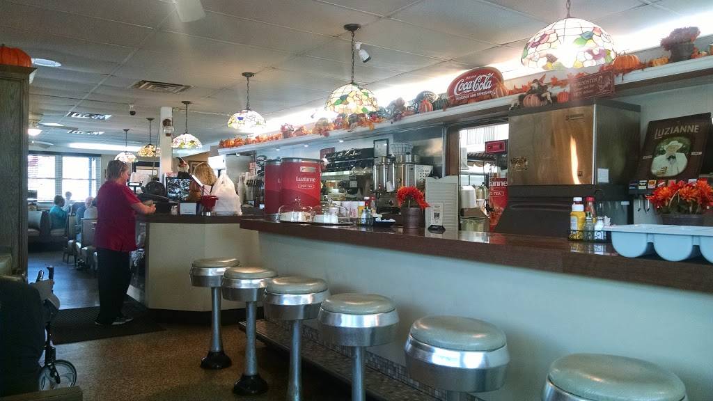 Clydes Restaurant | restaurant | 2107 S Main St, Waynesville, NC 28786, USA | 8284569135 OR +1 828-456-9135