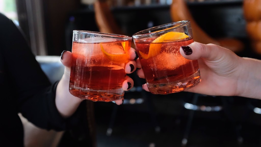 POUR Restaurant and Bar | restaurant | 201 Century Vlg Blvd, Monroe, LA 71203, USA | 3188077086 OR +1 318-807-7086