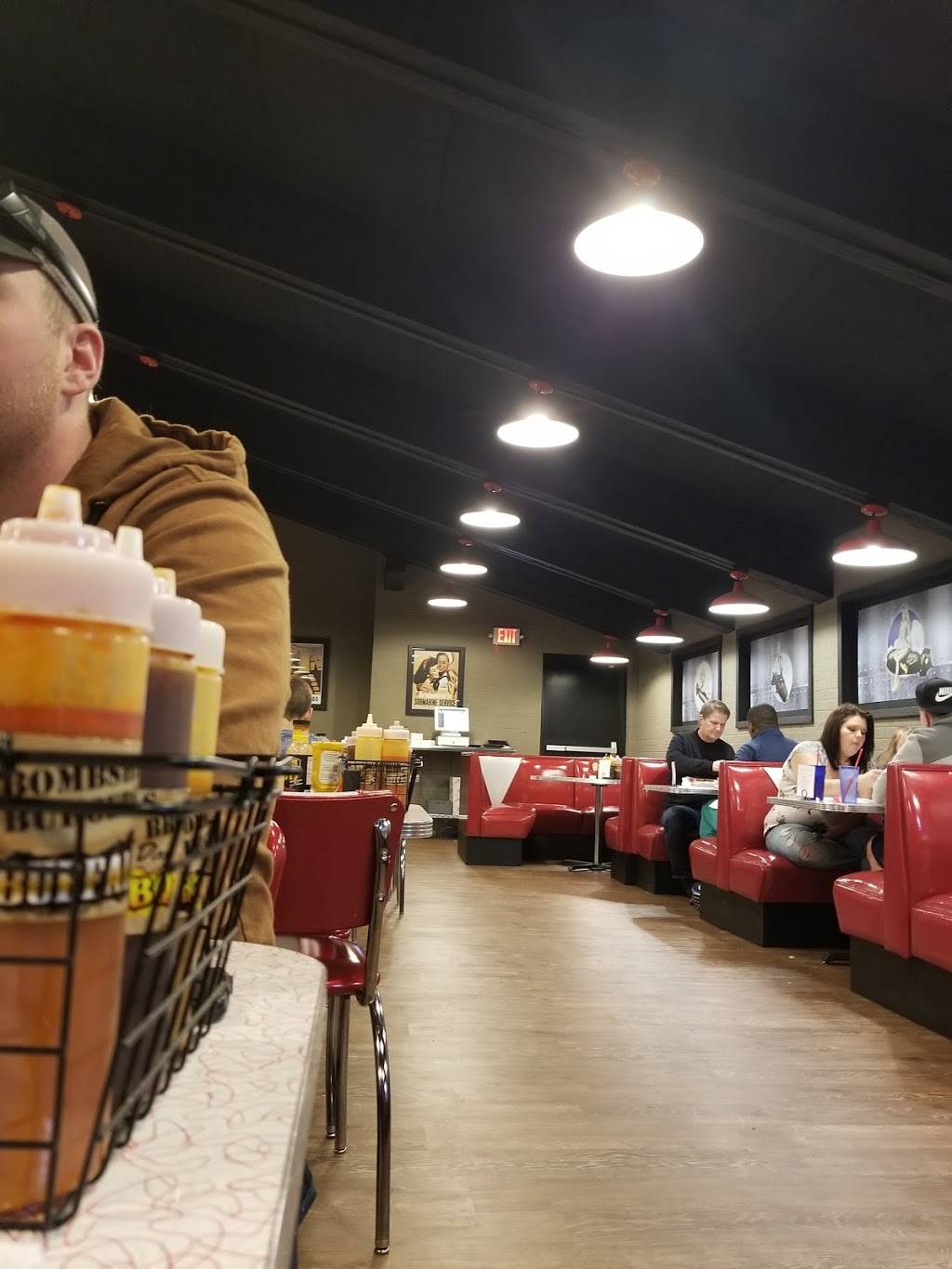 Bombshells Burgers & BBQ | restaurant | 2134 5th Street Rd, Huntington, WV 25701, USA | 6812043994 OR +1 681-204-3994