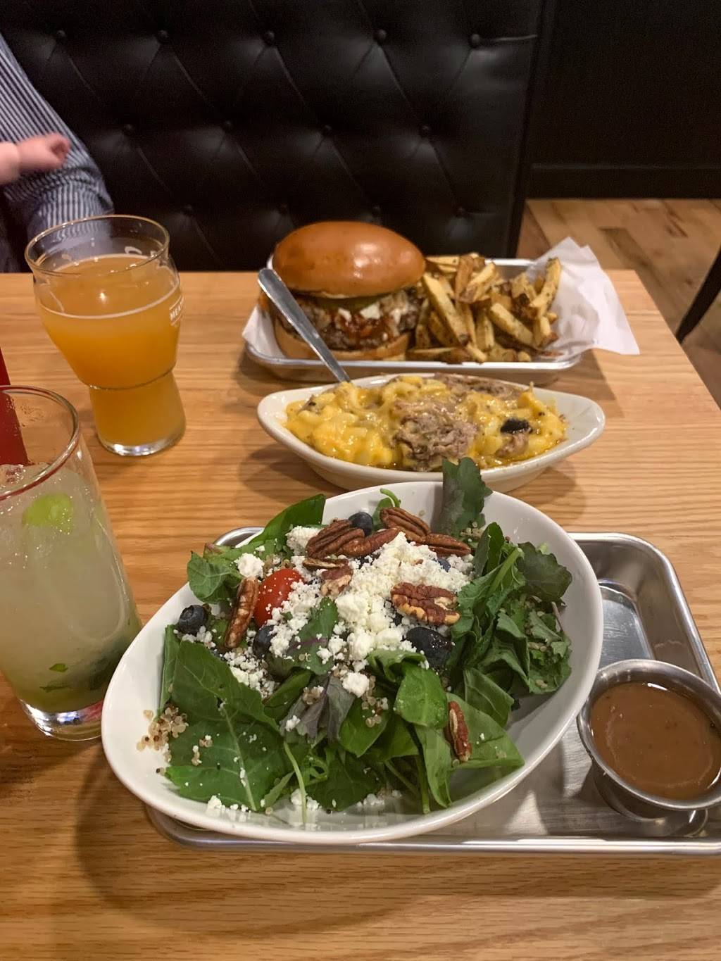 The Meating Place | restaurant | 121 E Main St, Norman, OK 73069, USA | 4058577431 OR +1 405-857-7431