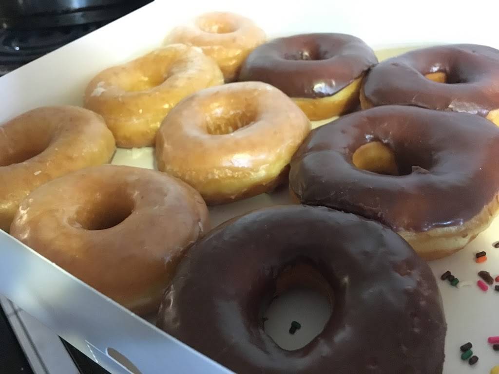 Danas Donuts | restaurant | 3220 Gus Thomasson Rd, Mesquite, TX 75150, USA | 9722791991 OR +1 972-279-1991