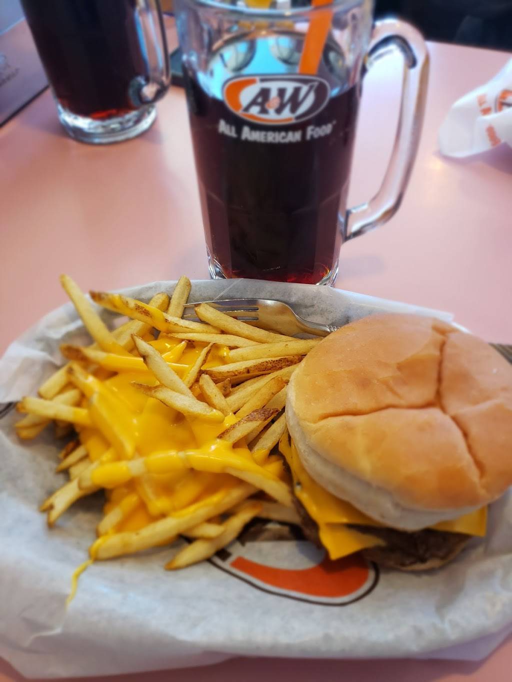 A&W Restaurant | restaurant | 701 Belknap St, Superior, WI 54880, USA | 7153926125 OR +1 715-392-6125