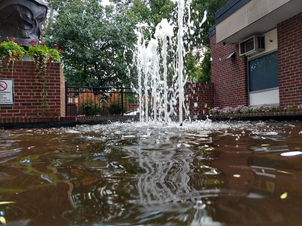 Old City Pizza | restaurant | 100 N 3rd St, Philadelphia, PA 19106, USA | 2155749494 OR +1 215-574-9494