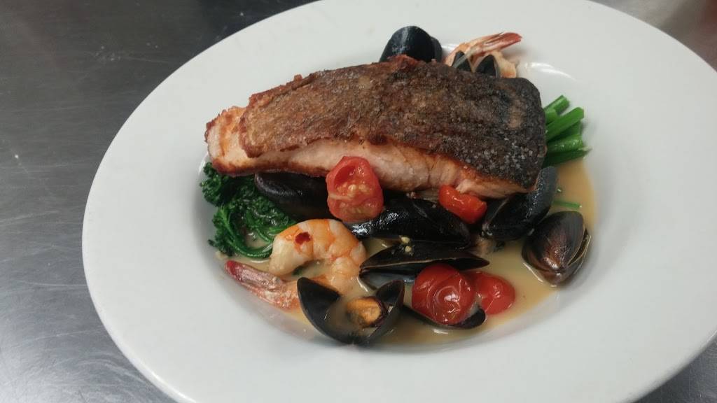 Old Fields Restaurant Port Jefferson | restaurant | 318 Wynn Ln, Port Jefferson, NY 11777, USA | 6313319200 OR +1 631-331-9200