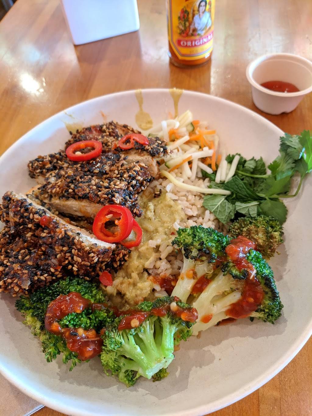 Veggie Grill | restaurant | 2025 Wilshire Blvd, Santa Monica, CA 90403, USA | 3108291155 OR +1 310-829-1155