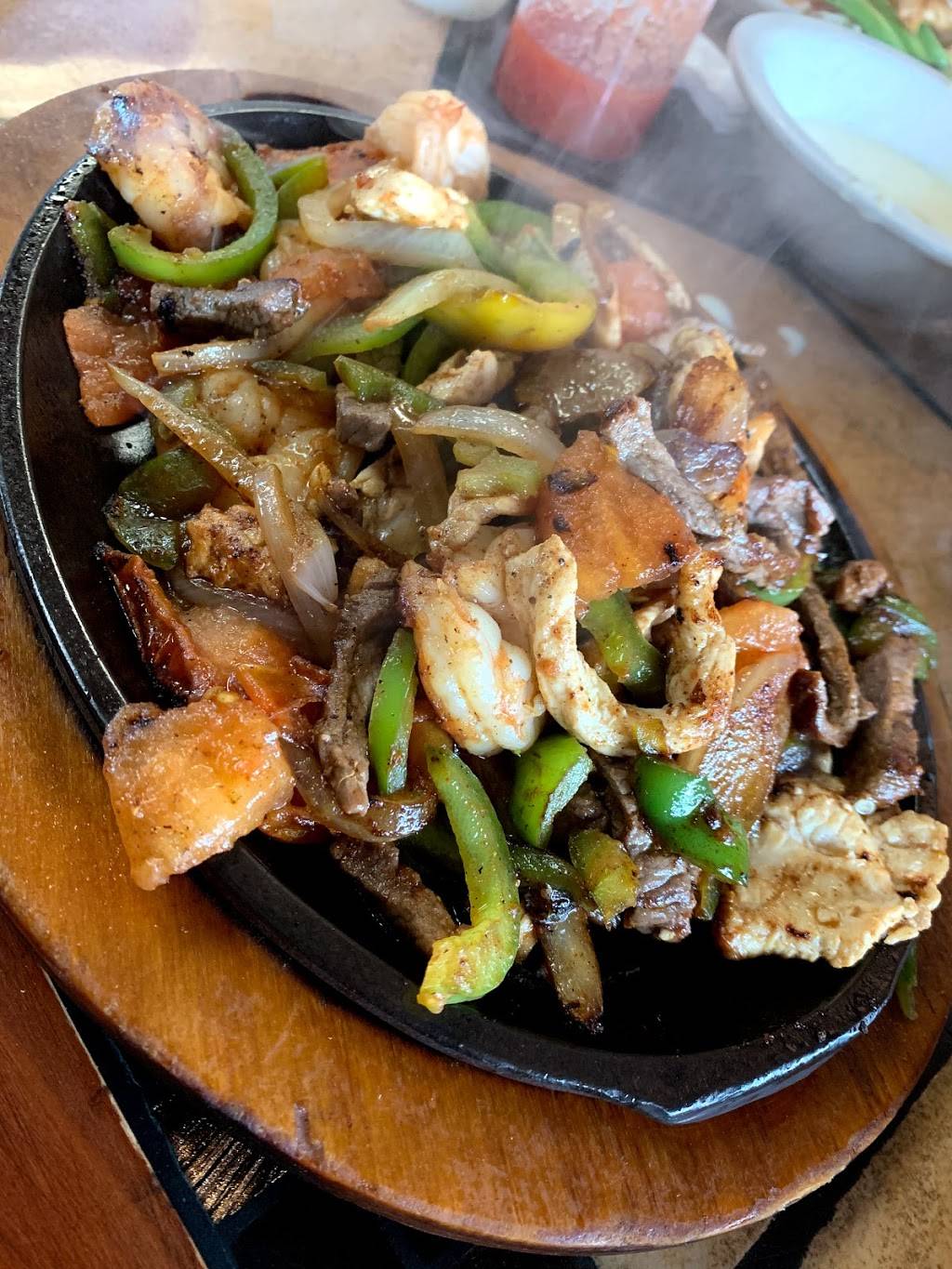 La Fiesta Mexican Restaurant | restaurant | 220 W Almar Dr, Chickasha, OK 73018, USA | 4052223355 OR +1 405-222-3355