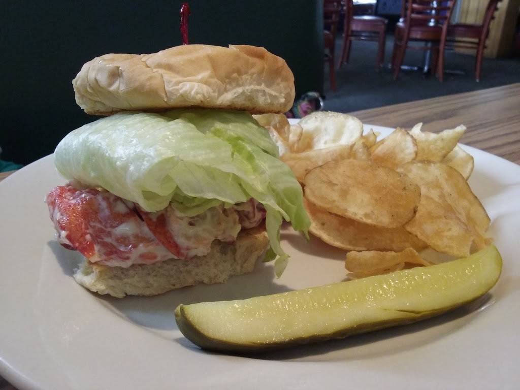 Lisas Restaurant & Lounge | restaurant | 15 Bangor St, Augusta, ME 04330, USA | 2076210599 OR +1 207-621-0599
