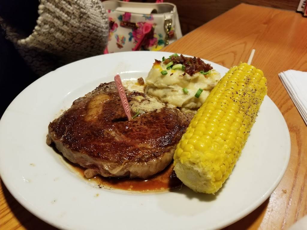 Chilis Grill & Bar | meal takeaway | 255 Vista Village Dr, Vista, CA 92083, USA | 7606391958 OR +1 760-639-1958