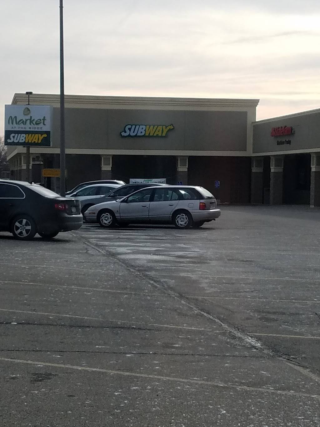 Market At The Ridge | restaurant | 4851 Security Dr, Springfield, OH 45503, USA | 9373991949 OR +1 937-399-1949