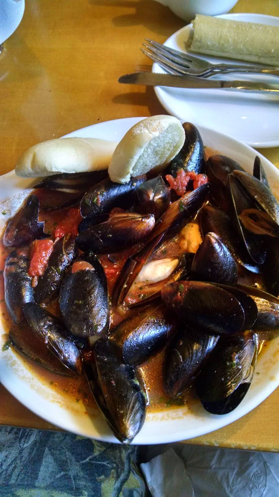 Olive Garden Italian Restaurant | meal takeaway | 100 Nut Tree Pkwy, Vacaville, CA 95687, USA | 7074482715 OR +1 707-448-2715