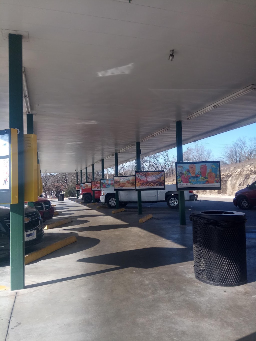 Sonic Drive-In | restaurant | 404 Highway 62 East, Yellville, AR 72687, USA | 8704492600 OR +1 870-449-2600