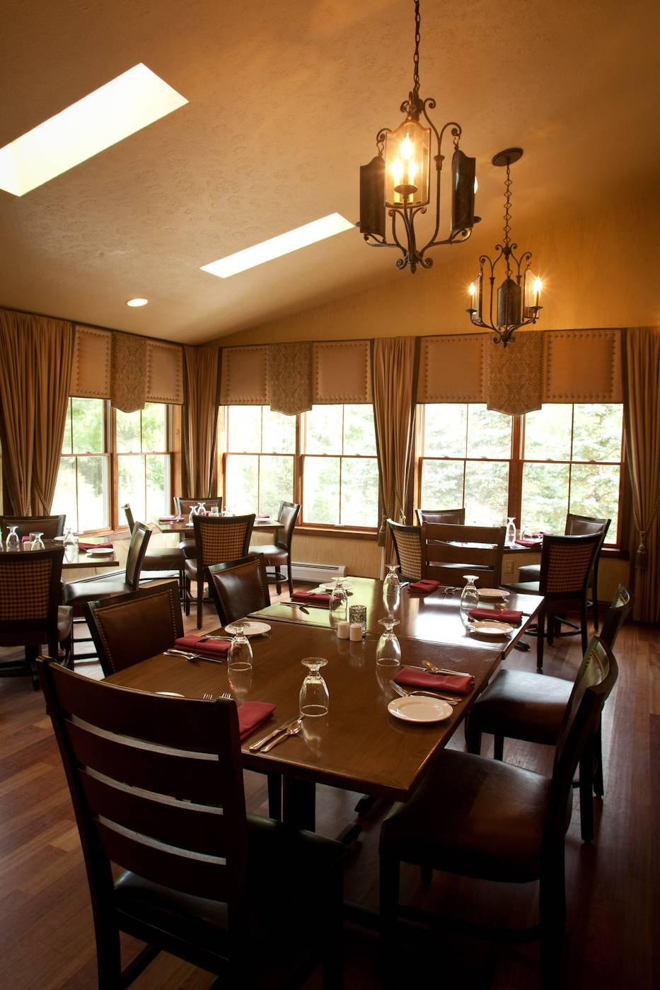 The Frogtown Chophouse | restaurant | 472 Upper Swiftwater Rd, Swiftwater, PA 18370, USA | 5708954460 OR +1 570-895-4460