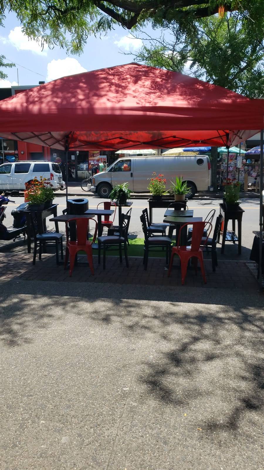 Singas Famous Pizza | restaurant | 37-11 Junction Blvd, Queens, NY 11368, USA | 9177451500 OR +1 917-745-1500