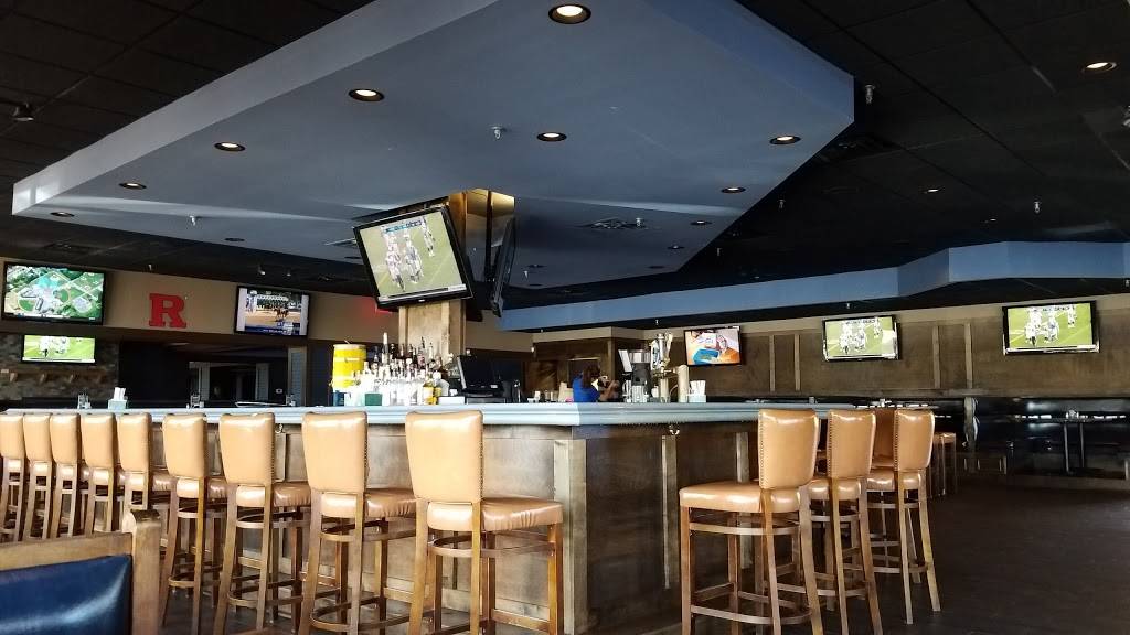Bakers Water Street Bar & Grille | restaurant | 4 Robbins Pkwy, Toms River, NJ 08753, USA | 7322404800 OR +1 732-240-4800
