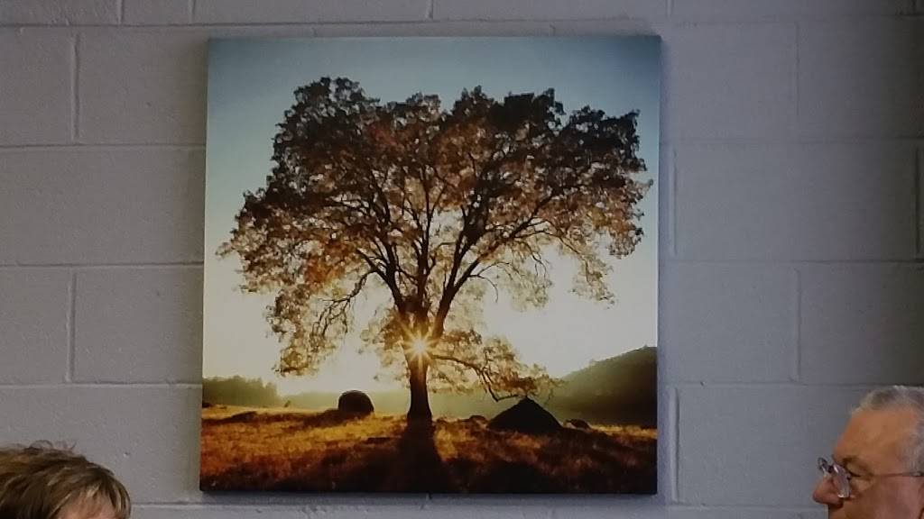 Neighborhood cafe | restaurant | 317 West Dr, White House, TN 37188, USA | 6153341891 OR +1 615-334-1891