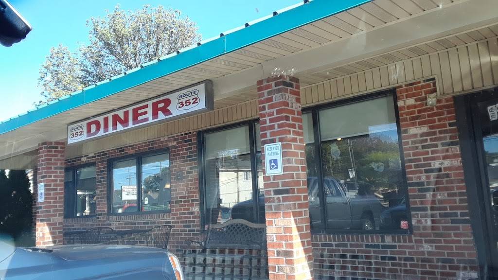 Route 352 Diner | restaurant | 4233 Edgmont Ave, Brookhaven, PA 19015, USA | 6108720212 OR +1 610-872-0212