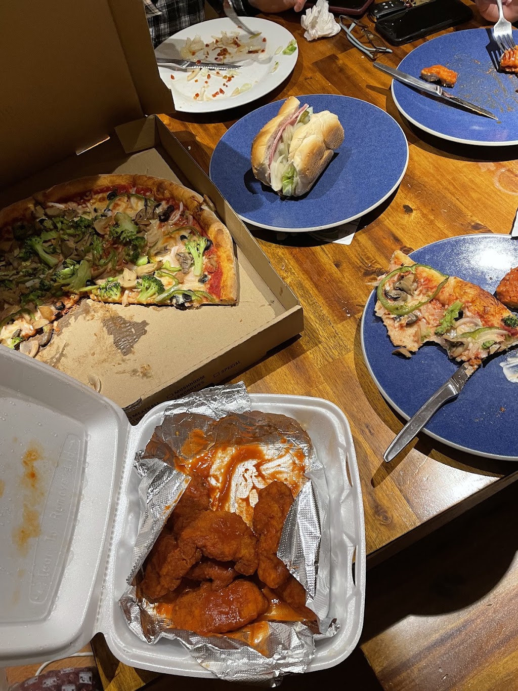 Amici’s | restaurant | 451 High St, Medford, MA 02155, USA | 7813955444 OR +1 781-395-5444