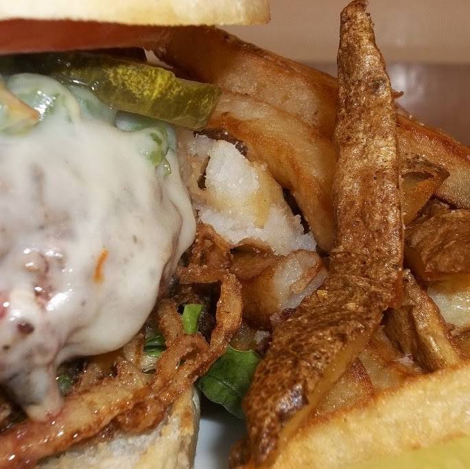 The Crossroads | restaurant | 101 W Plum St, Edinboro, PA 16412, USA | 8142734242 OR +1 814-273-4242