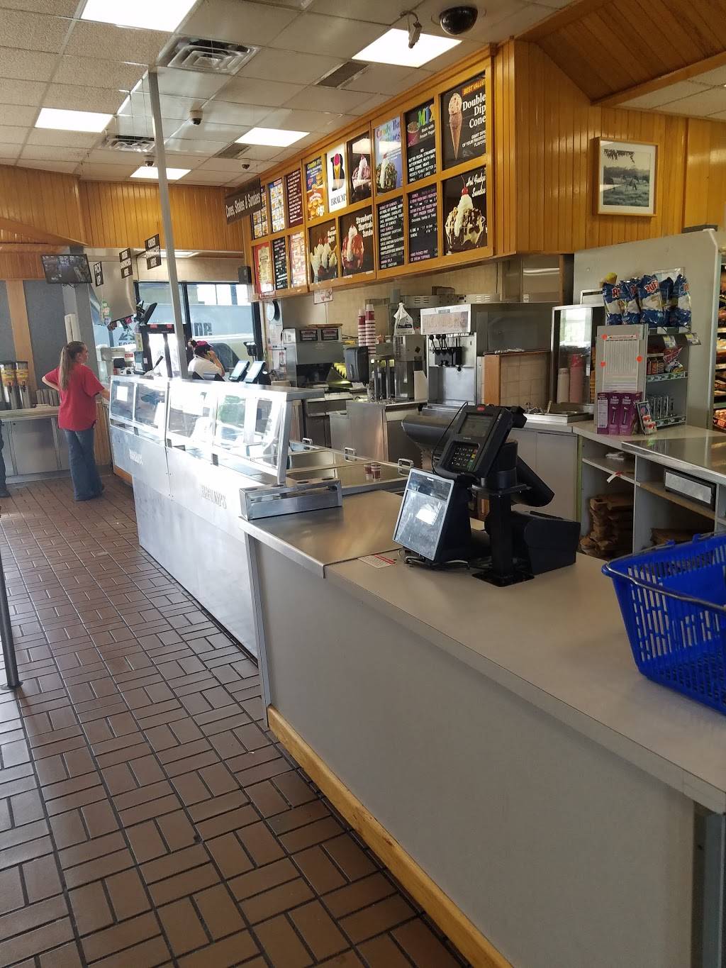 Braums Ice Cream & Burger Restaurant | restaurant | 3320 SE Loop 820, Fort Worth, TX 76140, USA | 8172930545 OR +1 817-293-0545