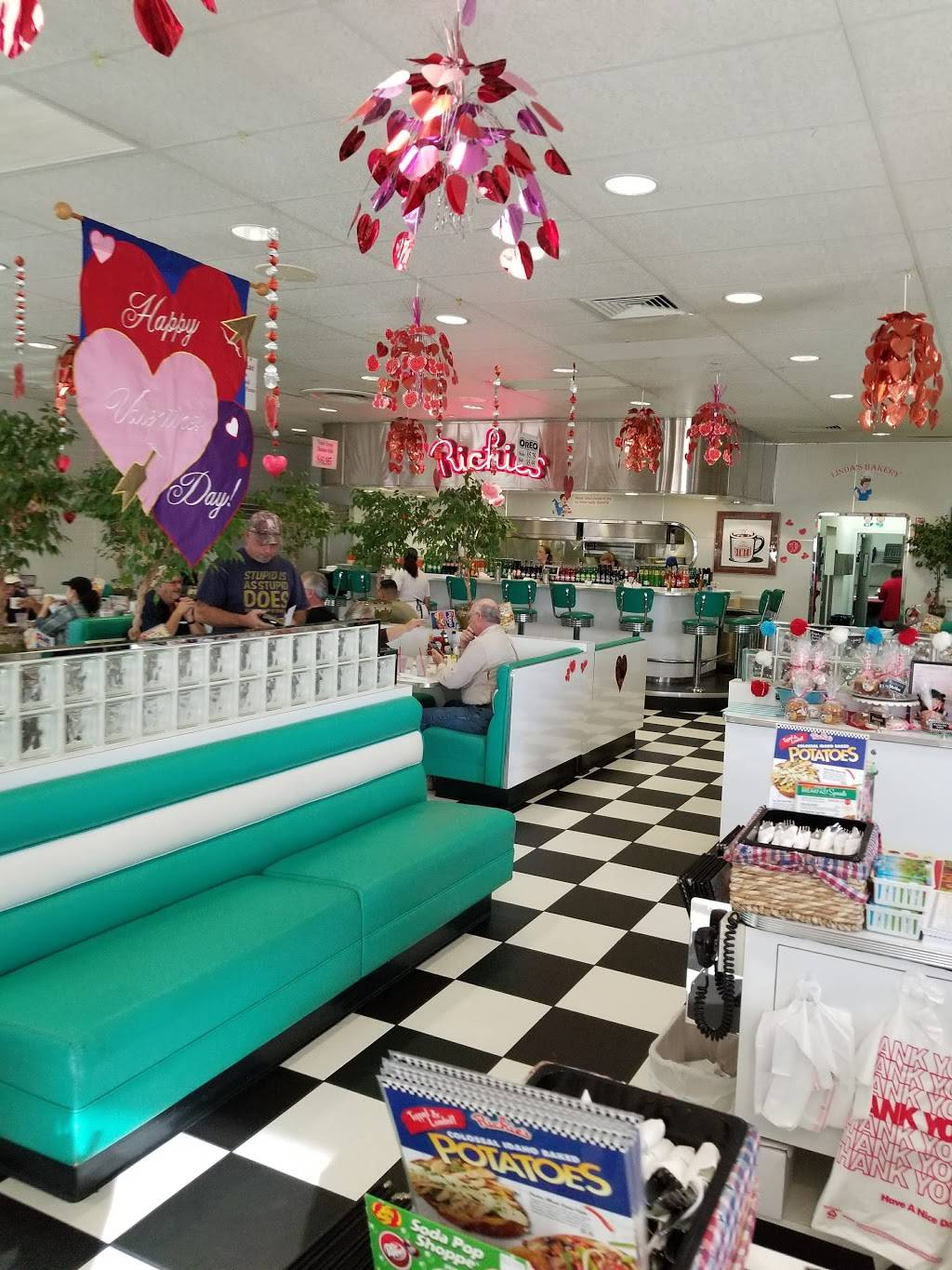 Richies Real American Diner | restaurant | 32150 Temecula Pkwy, Temecula, CA 92592, USA | 9513021448 OR +1 951-302-1448