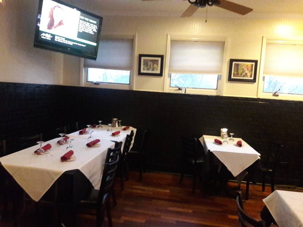 Canlons | restaurant | 1825 N Railroad Ave, Staten Island, NY 10306, USA | 7186673013 OR +1 718-667-3013