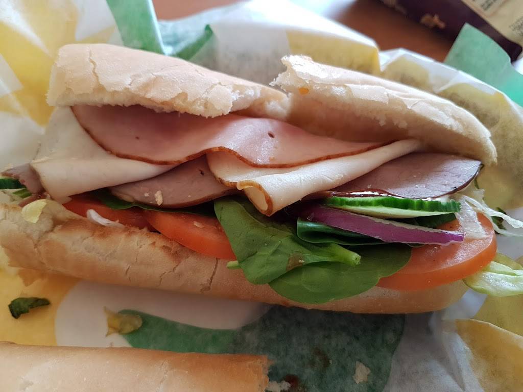 Restaurant SUBWAY | restaurant | Local 130, 1560 Rue Eiffel, Boucherville, QC J4B 5Y1, Canada | 4509060641 OR +1 450-906-0641