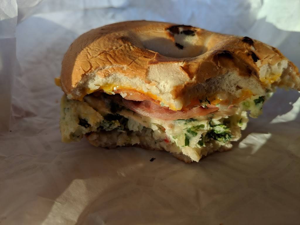 Dunkin | bakery | 7680 Peña Blvd, Denver, CO 80249, USA | 3036344833 OR +1 303-634-4833