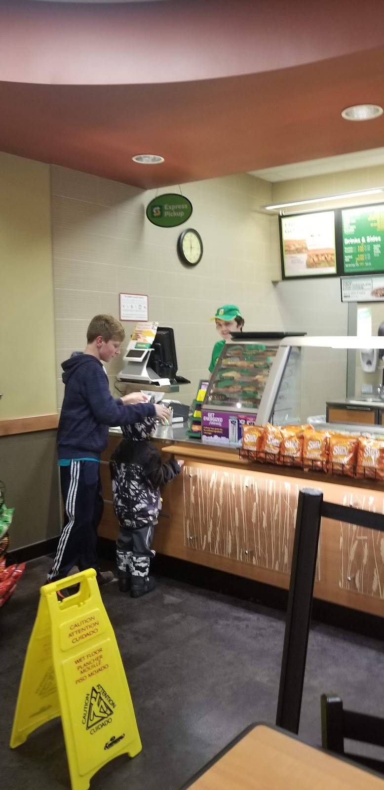 Subway Restaurants | restaurant | 2316 E State Rd 14, Rochester, IN 46975, USA | 5748477285 OR +1 574-847-7285