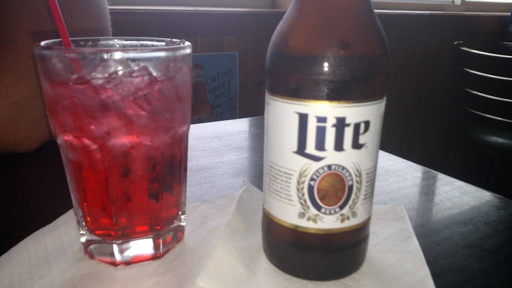 Beach House | restaurant | 198 N Shore Dr, Crystal, MI 48818, USA | 9892354969 OR +1 989-235-4969