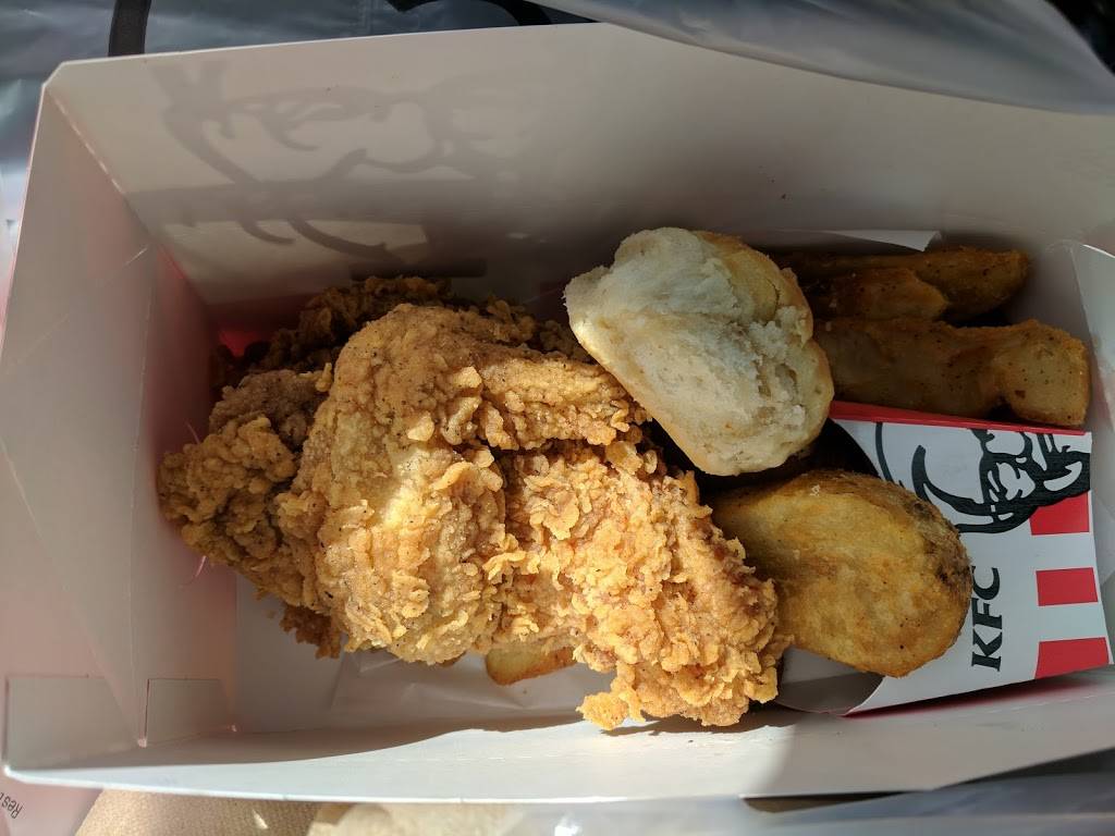 KFC | restaurant | 10501 Pico Blvd, Los Angeles, CA 90064, USA | 3104754943 OR +1 310-475-4943