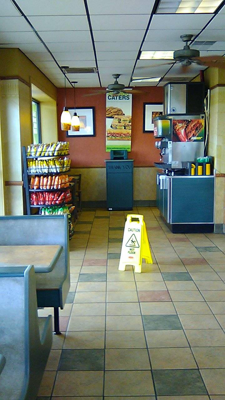 Subway | restaurant | N Amhurst, Hwy 411, Englewood, TN 37329, USA | 4238875677 OR +1 423-887-5677