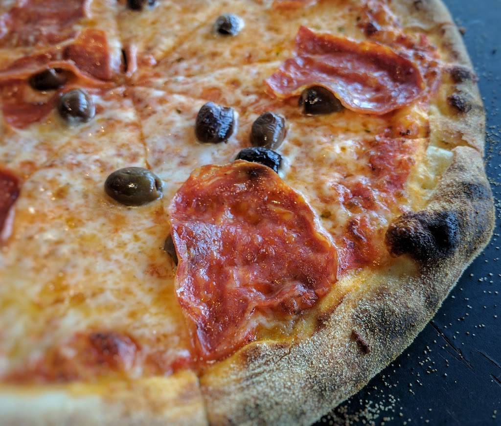 Hot Italian | restaurant | 5959 Shellmound St #75, Emeryville, CA 94608, USA | 5109221369 OR +1 510-922-1369