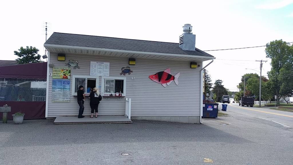 Seafood Hut | restaurant | 2 S Main St, Acushnet, MA 02743, USA | 5089939355 OR +1 508-993-9355